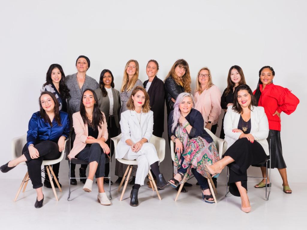  W akacji Sephora Accelerate uczestniczą startapy z Europy, Stanów Zjednoczonych, Ameryki Południowej i Azji. Ze wsparcia programu skorzystało już ponad 40 kobiecych firm. Na zdjęciu uczestniczki zeszłorocznej edycji. (Fot. Materiały prasowe)