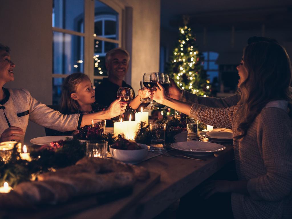 </a> Często udajemy i staramy się utrzymać dobre relacje rodzinne... żeby tylko nie ucierpiała świąteczna atmosfera. (fot. iStock)