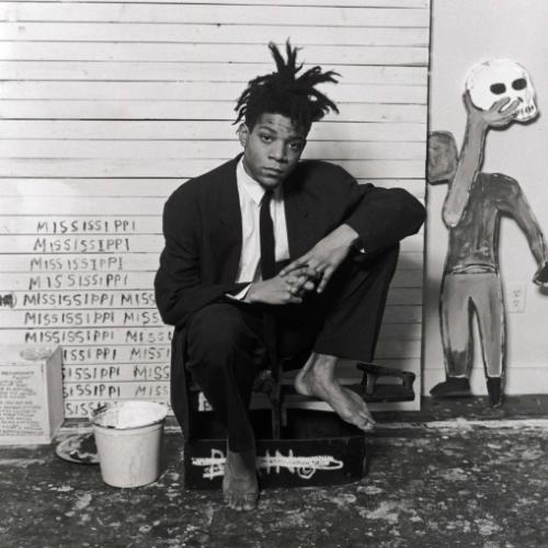 Do eleganckich restauracji Basquiat lubił przychodzić w garniturze od Armaniego ochlapanym farbą, bo, oczywiście, nosił go także podczas pracy. (Fot. Caters News/Forum)