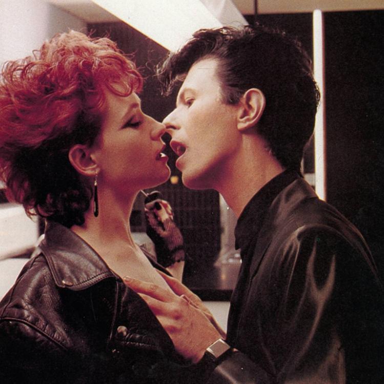 David Bowie i Susan Sarandon w filmie „Zagadka nieśmiertelności” (1983), reż. Tony Scott (Fot. BEW Photo)