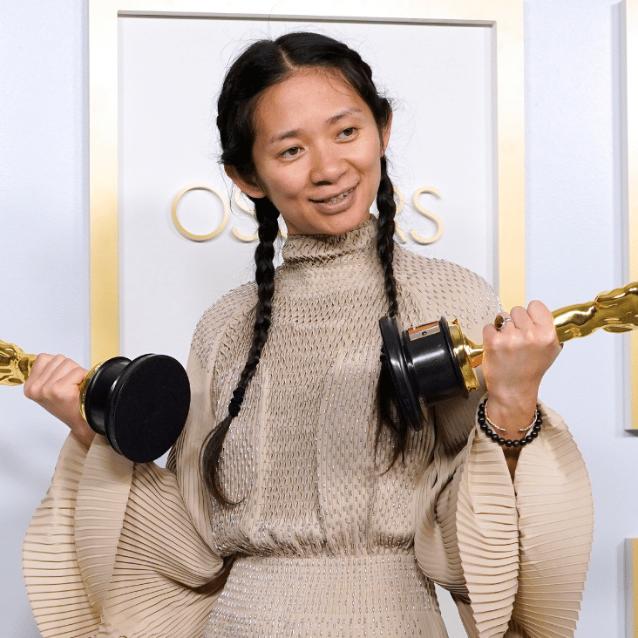 Tegoroczna gala należała do pochodzącej z Chin reżyserki Chloe Zhao. Jej film „Nomadland” wyróżniono trzema statuetkami – w kategorii najlepszy film, najlepsza reżyseria i najlepsza aktorka pierwszoplanowa (Frances McDormand). (Fot. Pool/Reuters/Forum) 