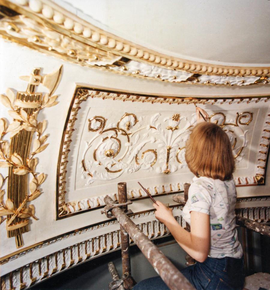 Prace pozłotnicze w Sali Tronowej 1979 (fot. S. Sadowski)