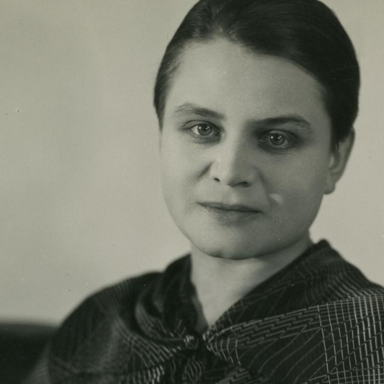 Toyen, właśc. Marie Čermínová (ur. 21 września 1902 w Pradze, zm. 9 listopada 1980 w Paryżu) była czesko-francuską malarką awangardową, przedstawicielką surrealizmu. (Fot. AnonymousUnknown author/Public domain /Wikimedia Commons)