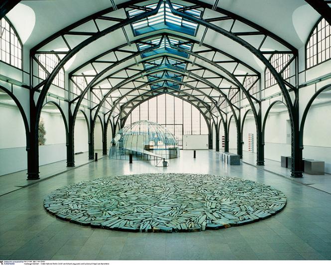  „Berlin Circle”  [Berlińskie koło] w Muzeum Sztuki Współczesnej w  Hamburger Bahnhof (1996). (Fot. BEW)