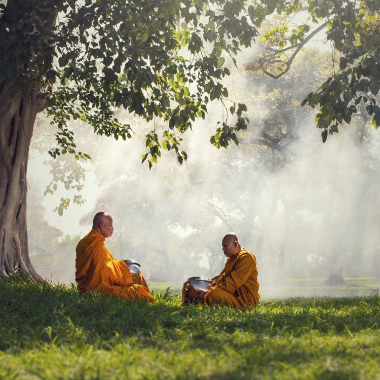 W medytacji chodzi o odnalezienie naszej prawdziwej natury i działanie w zgodzie z nią. (Fot. iStock)