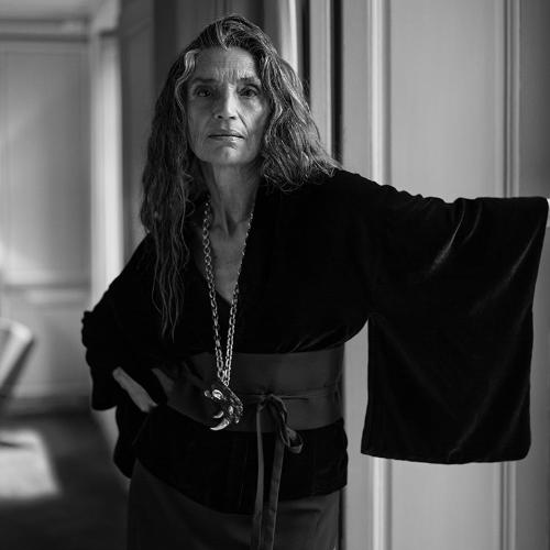 Ángela Molina, ikona hiszpańskiego kina, została najstarszą modelką domu mody Zara. (Fot. Zara/materiały prasowe)