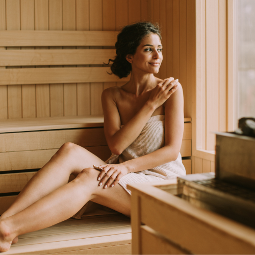 Regularne korzystanie z sauny – od dwóch do czterech razy w tygodniu – zmniejsza aż o 48 proc. ryzyko chorób sercowo-naczyniowych. (Fot. iStock)
