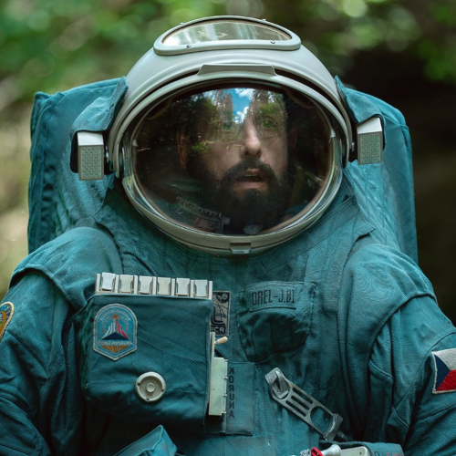 Adam Sandler w filmie „Astronauta” (Fot. materiały prasowe Netflix)
