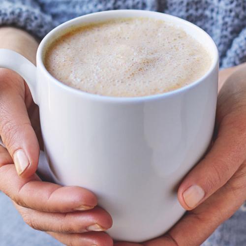 Korzenna chai latte (Fot. Oliver Barth/ Wydawnictwo Zwierciadło)
