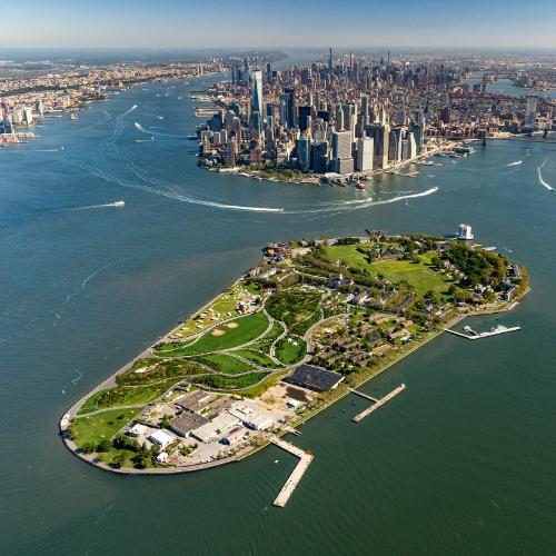 Governors Island, wyspa u wybrzeży Dolnego Manhattanu (69,6 hektara). W 2028 roku powstanie tu New York Climate Exchange (Fot. Getty Images)