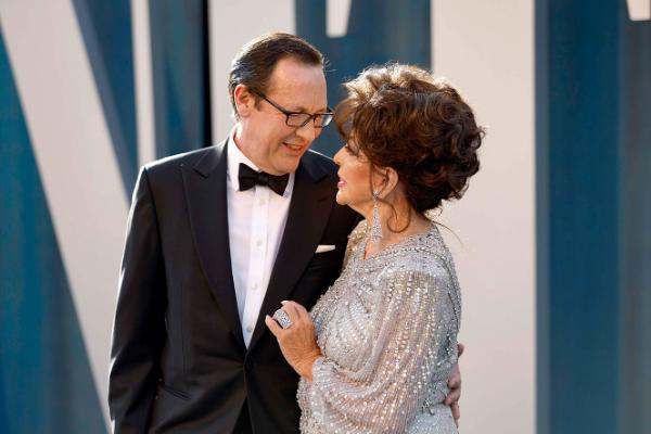 Joan Collins z piątym mężem Percym Gibsonem na oscarowej imprezie „Vanity Fair”, Beverly Hills, Kalifornia, 2022 (Fot. Getty Images/Gallo Images)